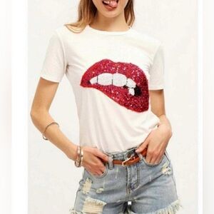 NWOT Red glitter lips white oversized short sleeves Tshirt